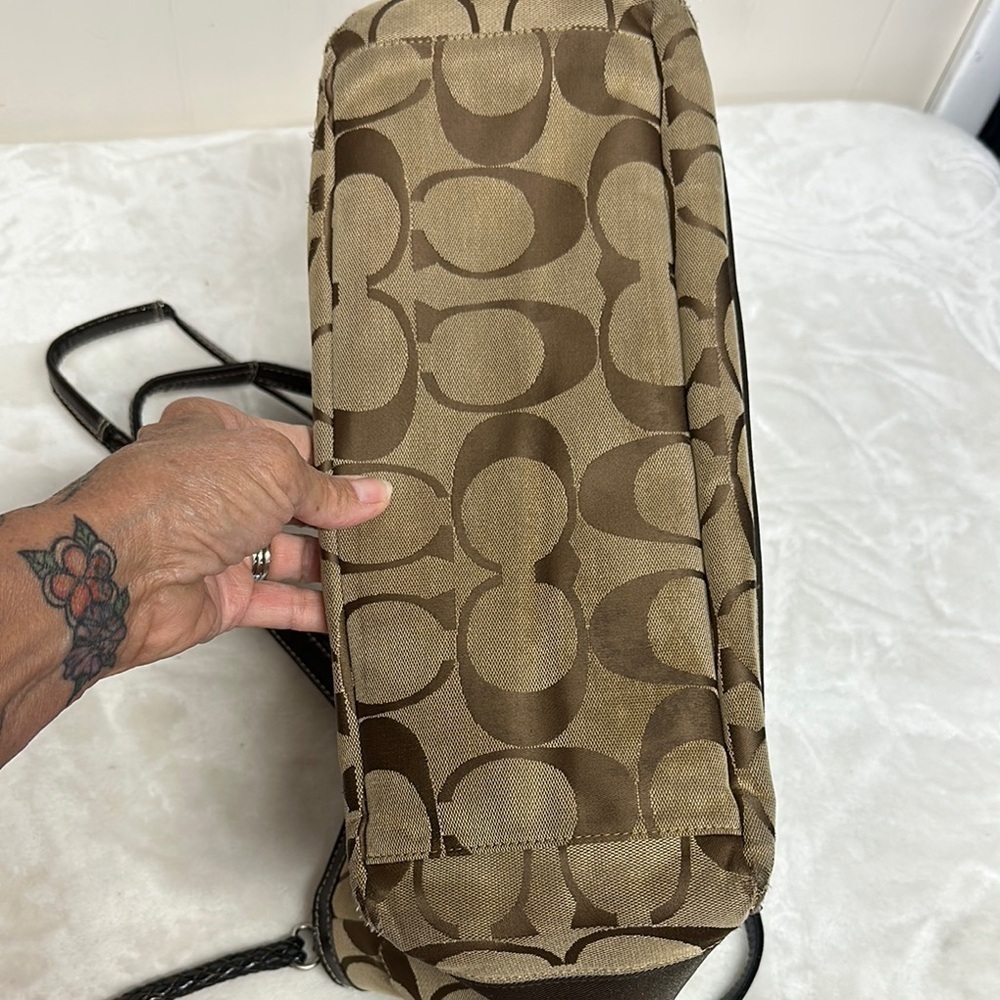 Coach Brown Tote Bag with Signature Design - Picture 5 of 16
